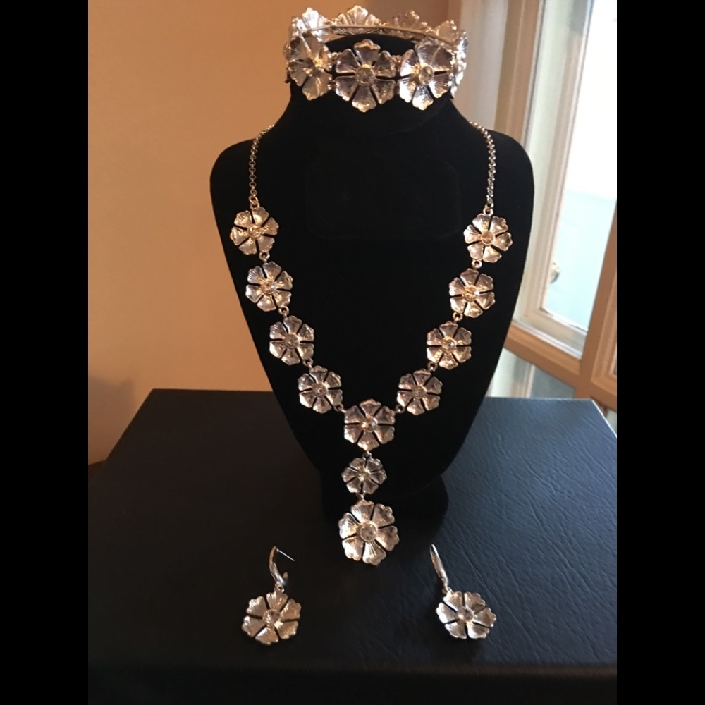 Silvertone Flower Set